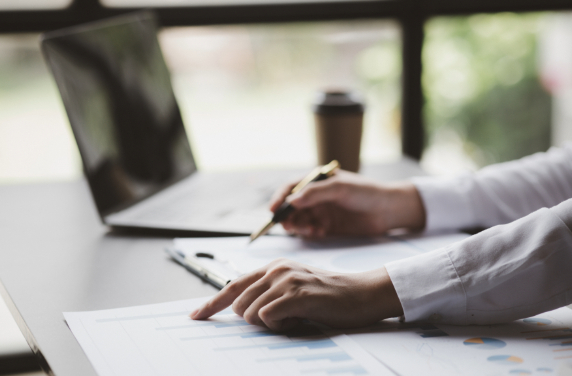 Commercial lawyers in Gloucester